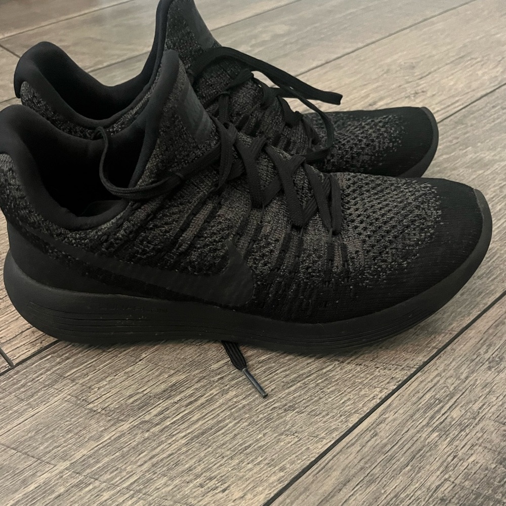 Black Nike Lunar Epic Flynit